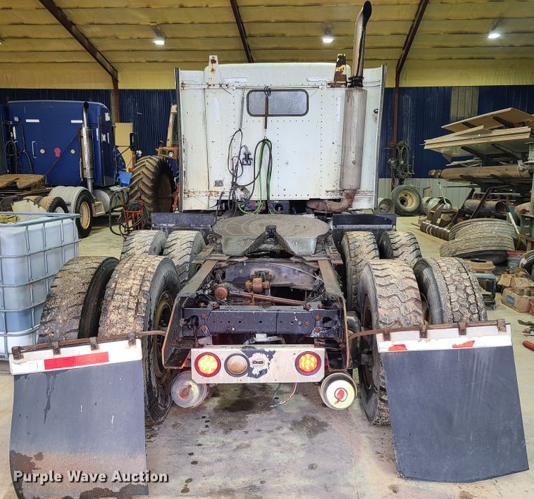 image for item DH5922 1998 Kenworth T800  semi truck