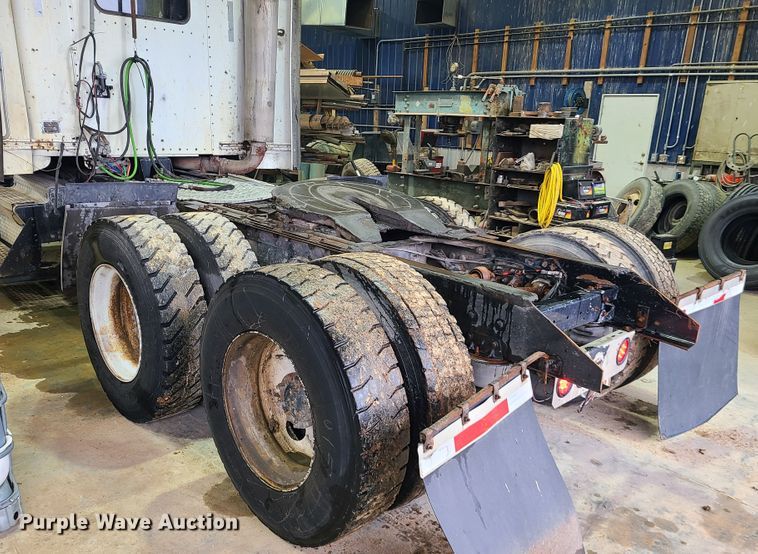 image for item DH5922 1998 Kenworth T800  semi truck