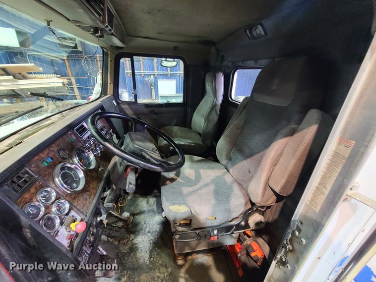 image for item DH5922 1998 Kenworth T800  semi truck