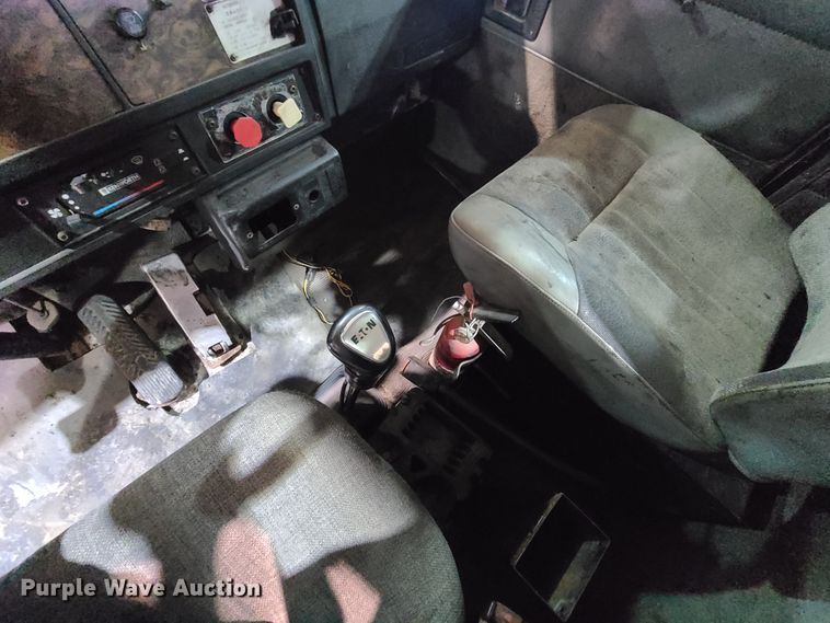 image for item DH5922 1998 Kenworth T800  semi truck