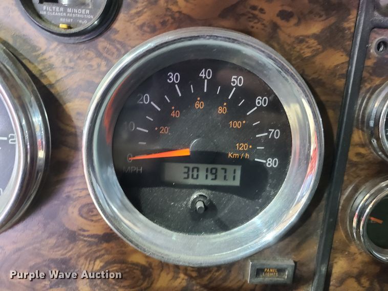 image for item DH5922 1998 Kenworth T800  semi truck