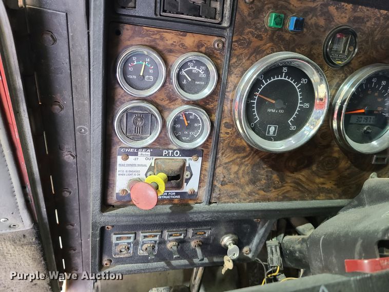 image for item DH5922 1998 Kenworth T800  semi truck