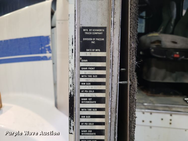 image for item DH5922 1998 Kenworth T800  semi truck