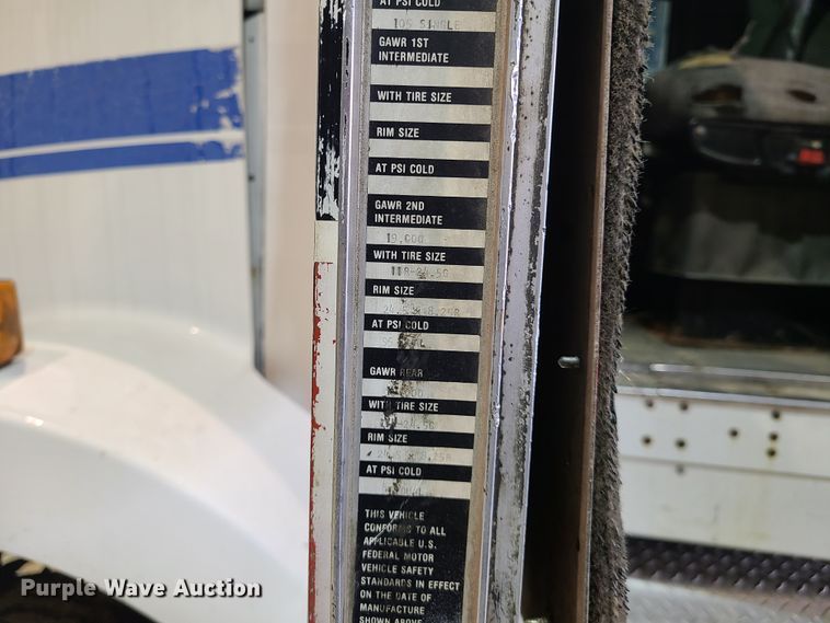 image for item DH5922 1998 Kenworth T800  semi truck