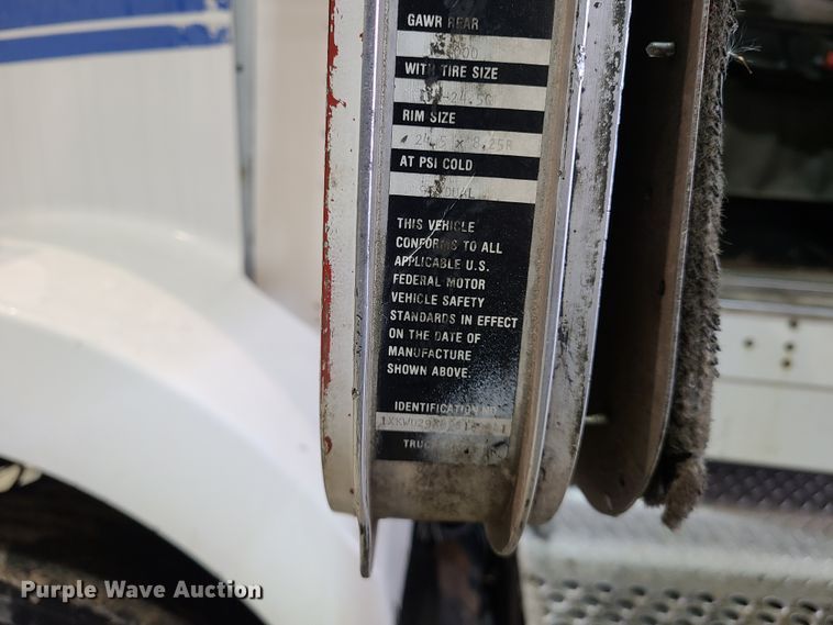 image for item DH5922 1998 Kenworth T800  semi truck