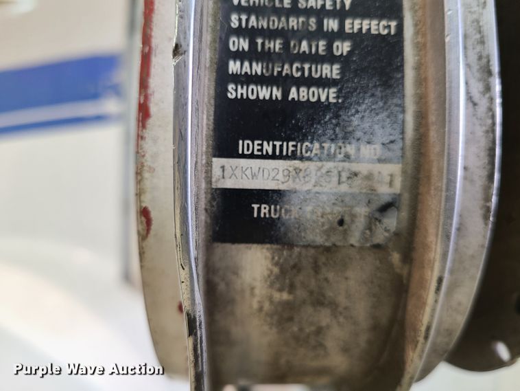 image for item DH5922 1998 Kenworth T800  semi truck