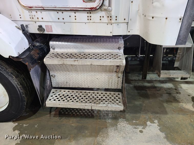 image for item DH5922 1998 Kenworth T800  semi truck