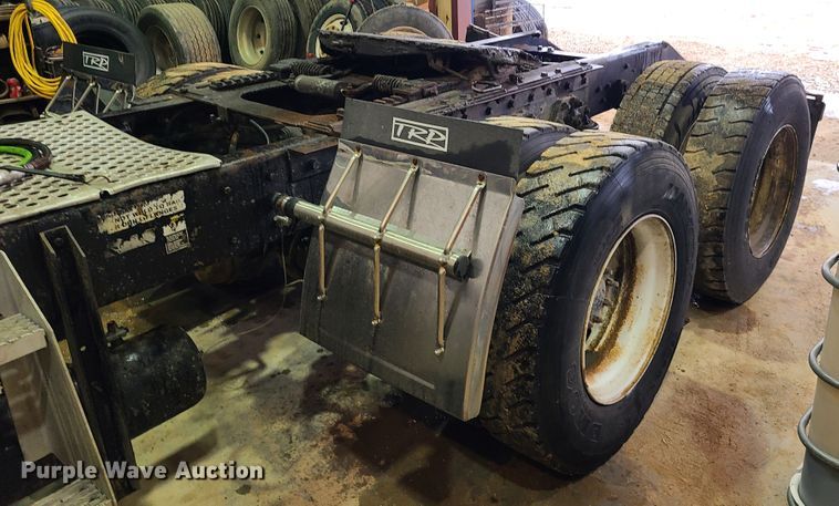 image for item DH5922 1998 Kenworth T800  semi truck