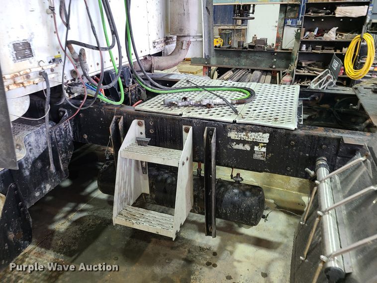 image for item DH5922 1998 Kenworth T800  semi truck