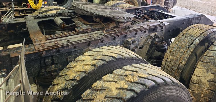 image for item DH5922 1998 Kenworth T800  semi truck