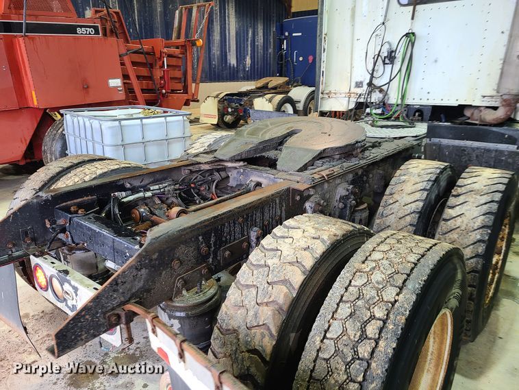 image for item DH5922 1998 Kenworth T800  semi truck