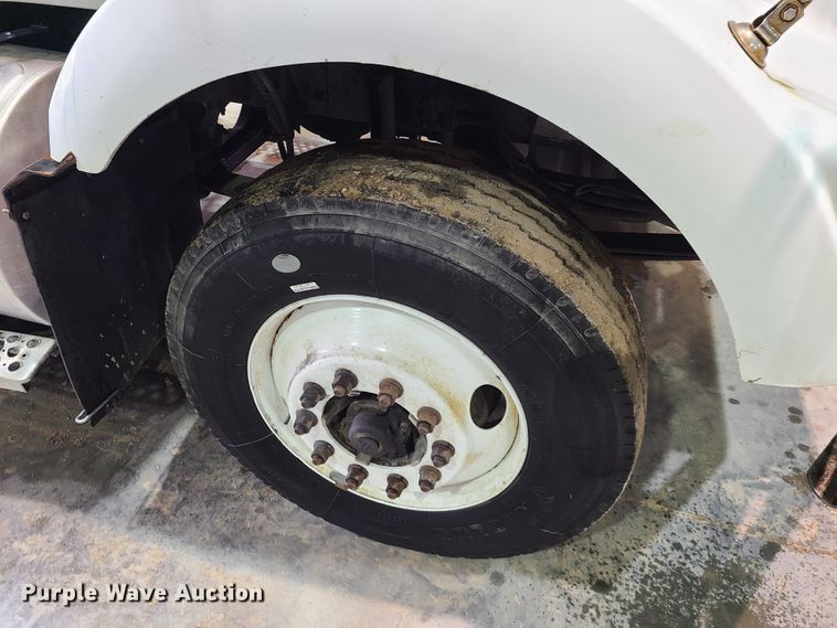 image for item DH5922 1998 Kenworth T800  semi truck