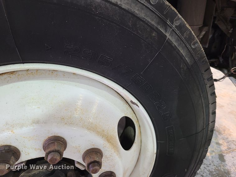 image for item DH5922 1998 Kenworth T800  semi truck