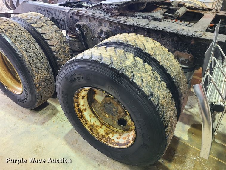 image for item DH5922 1998 Kenworth T800  semi truck