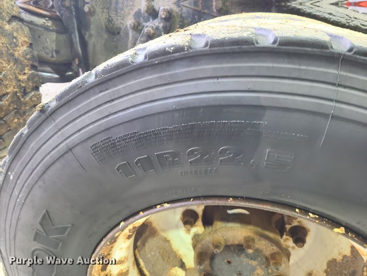 image for item DH5922 1998 Kenworth T800  semi truck