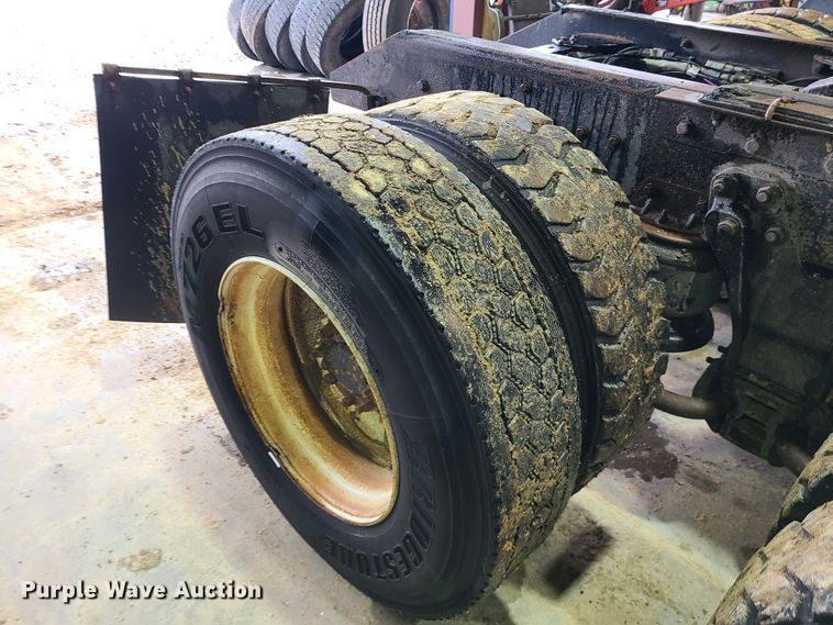 image for item DH5922 1998 Kenworth T800  semi truck