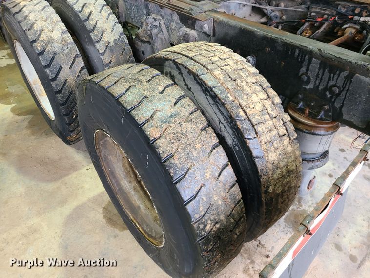 image for item DH5922 1998 Kenworth T800  semi truck