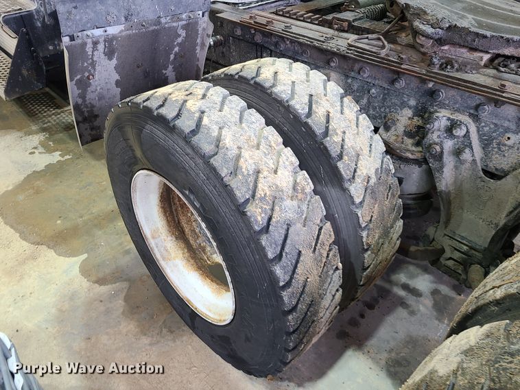 image for item DH5922 1998 Kenworth T800  semi truck