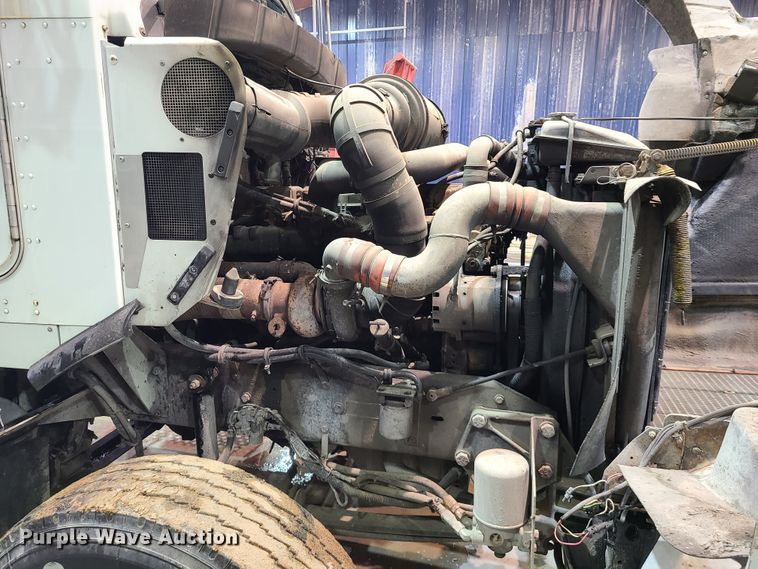 image for item DH5922 1998 Kenworth T800  semi truck