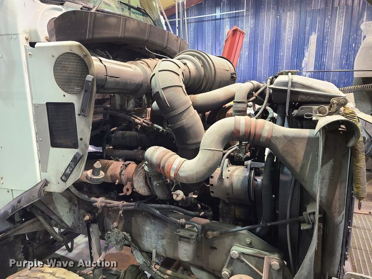 image for item DH5922 1998 Kenworth T800  semi truck