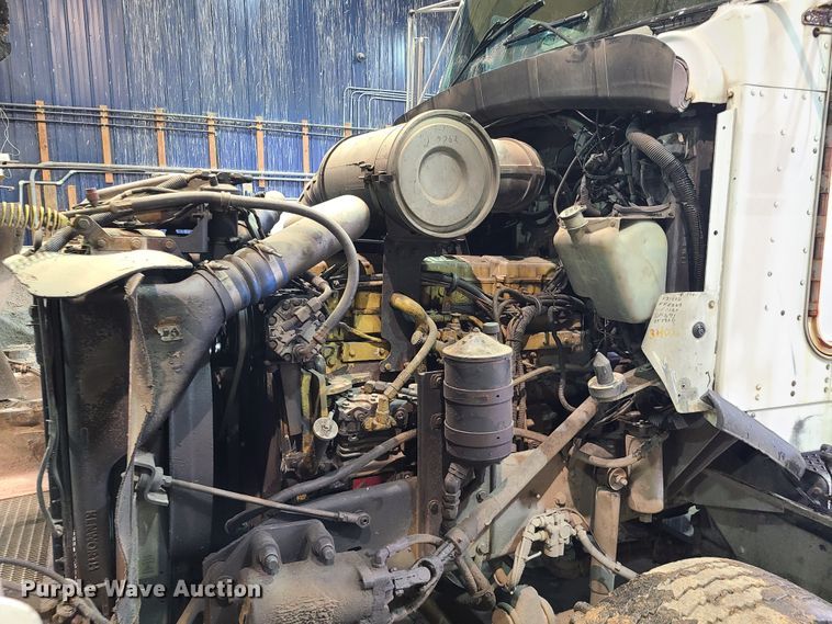 image for item DH5922 1998 Kenworth T800  semi truck