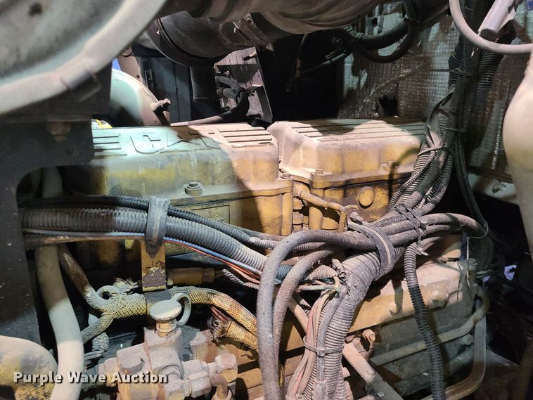 image for item DH5922 1998 Kenworth T800  semi truck