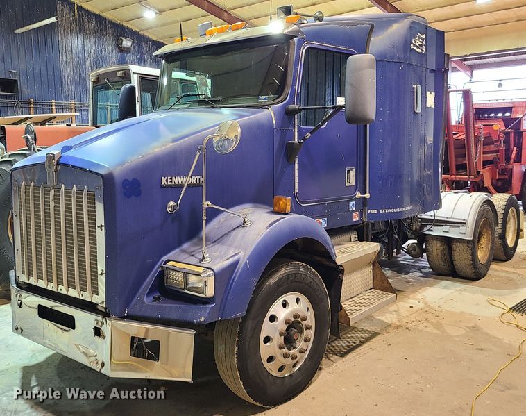 image for item DH5923 1998 Kenworth T800  semi truck