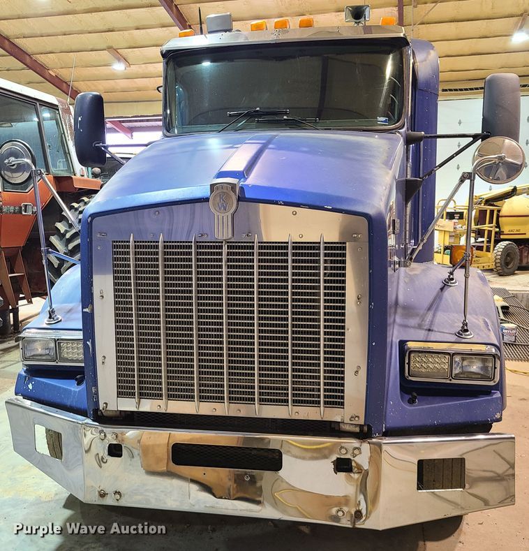 image for item DH5923 1998 Kenworth T800  semi truck