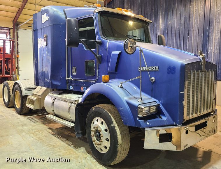 image for item DH5923 1998 Kenworth T800  semi truck