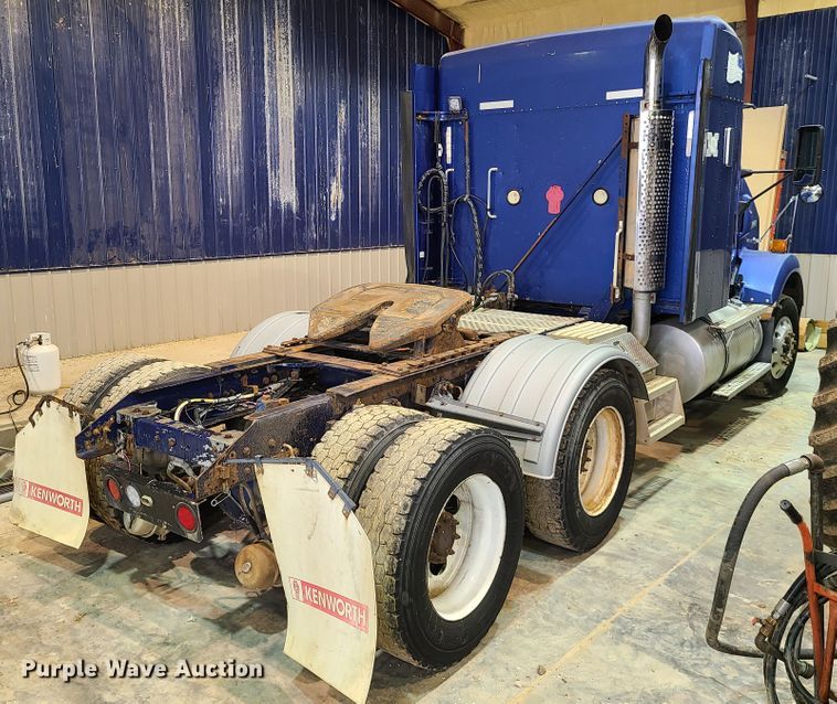 image for item DH5923 1998 Kenworth T800  semi truck