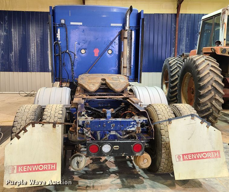 image for item DH5923 1998 Kenworth T800  semi truck