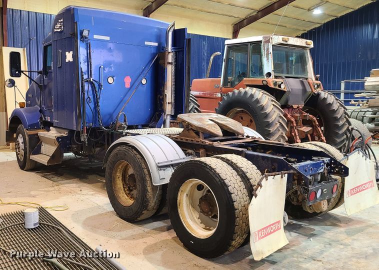 image for item DH5923 1998 Kenworth T800  semi truck