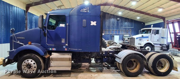 image for item DH5923 1998 Kenworth T800  semi truck