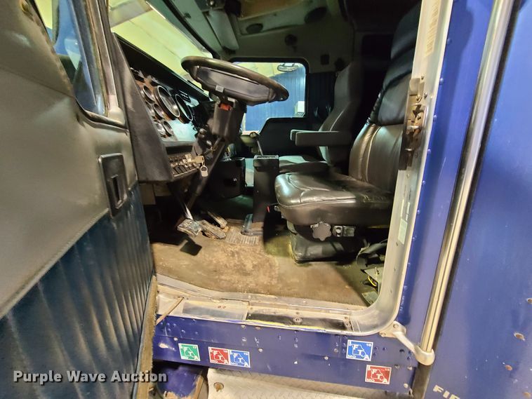 image for item DH5923 1998 Kenworth T800  semi truck