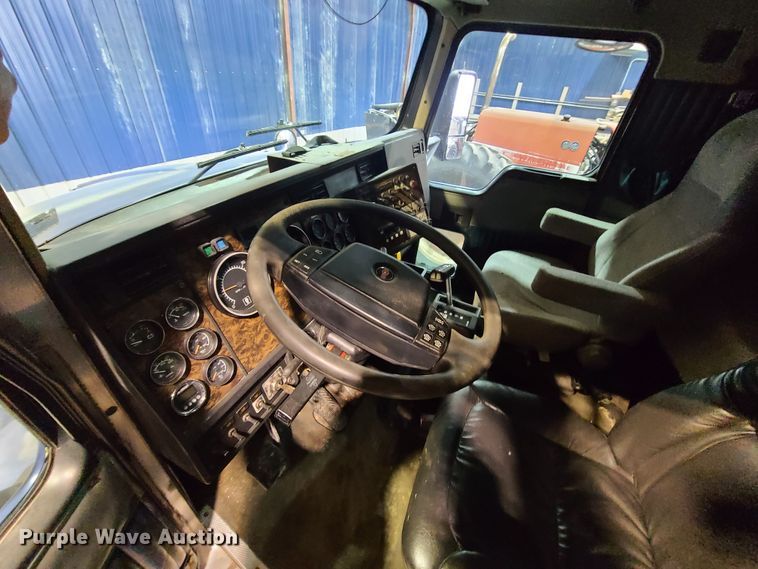 image for item DH5923 1998 Kenworth T800  semi truck