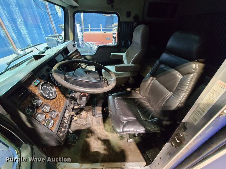 image for item DH5923 1998 Kenworth T800  semi truck