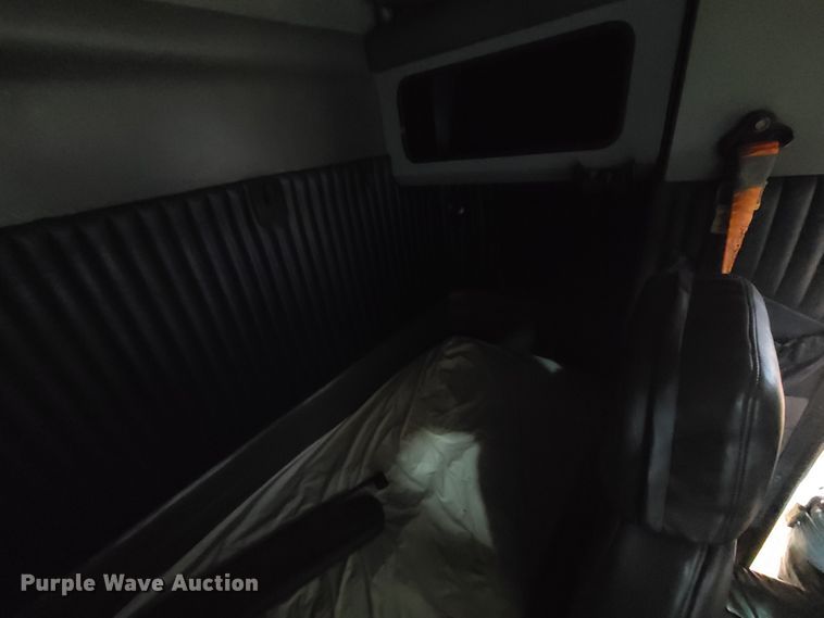 image for item DH5923 1998 Kenworth T800  semi truck