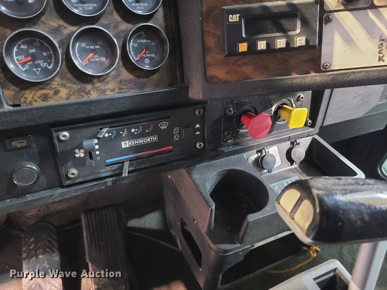 image for item DH5923 1998 Kenworth T800  semi truck