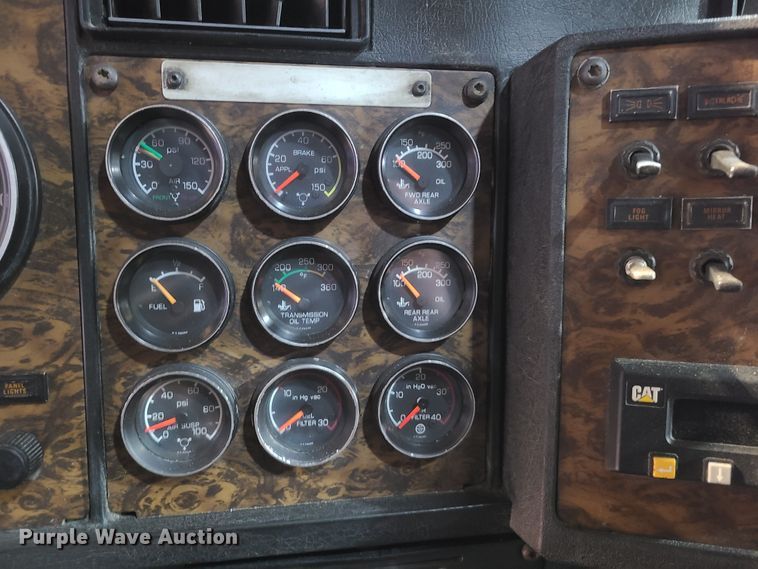 image for item DH5923 1998 Kenworth T800  semi truck