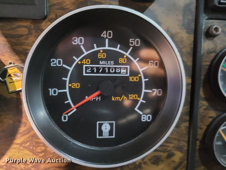 image for item DH5923 1998 Kenworth T800  semi truck