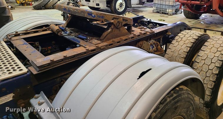 image for item DH5923 1998 Kenworth T800  semi truck