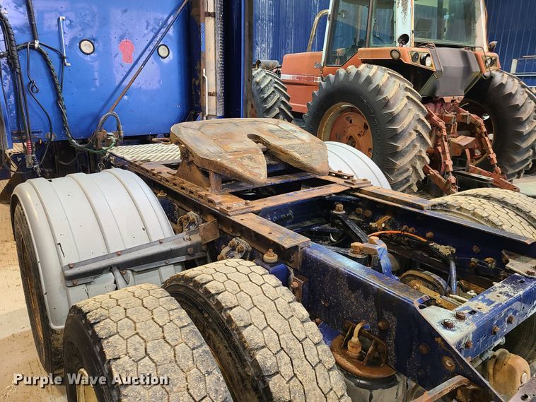 image for item DH5923 1998 Kenworth T800  semi truck