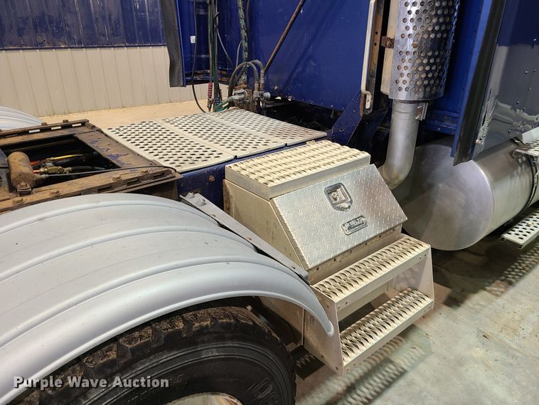 image for item DH5923 1998 Kenworth T800  semi truck