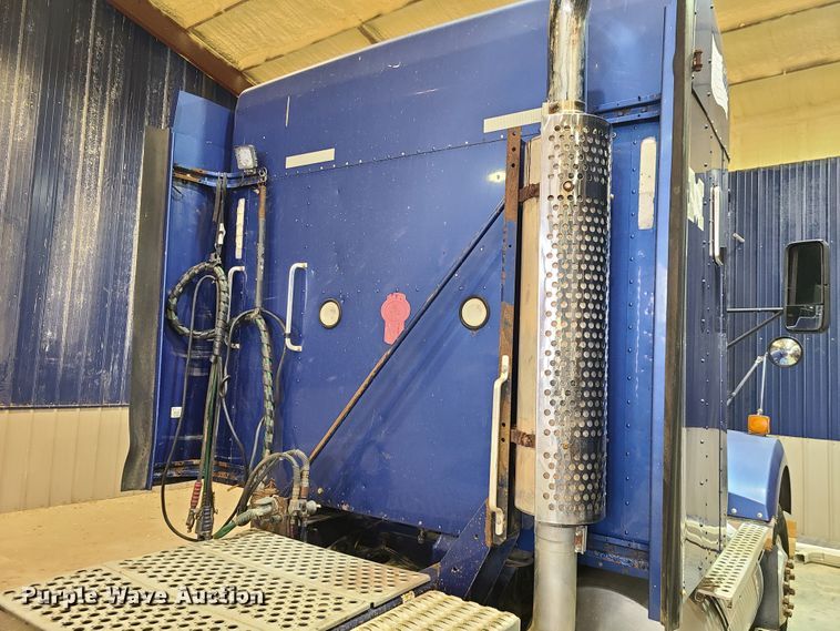 image for item DH5923 1998 Kenworth T800  semi truck