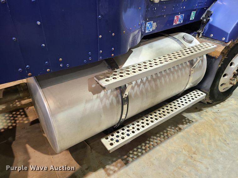 image for item DH5923 1998 Kenworth T800  semi truck