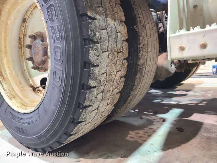 image for item DH5923 1998 Kenworth T800  semi truck