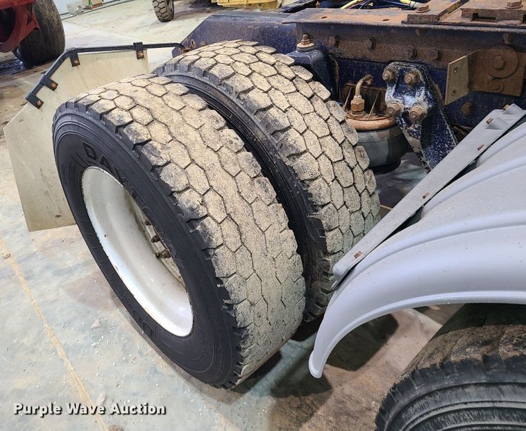 image for item DH5923 1998 Kenworth T800  semi truck