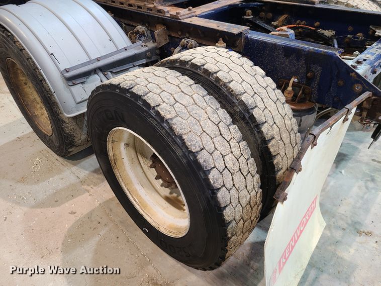 image for item DH5923 1998 Kenworth T800  semi truck