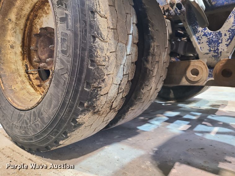 image for item DH5923 1998 Kenworth T800  semi truck