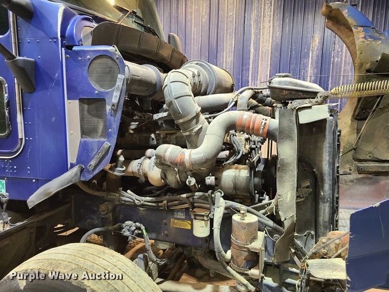 image for item DH5923 1998 Kenworth T800  semi truck